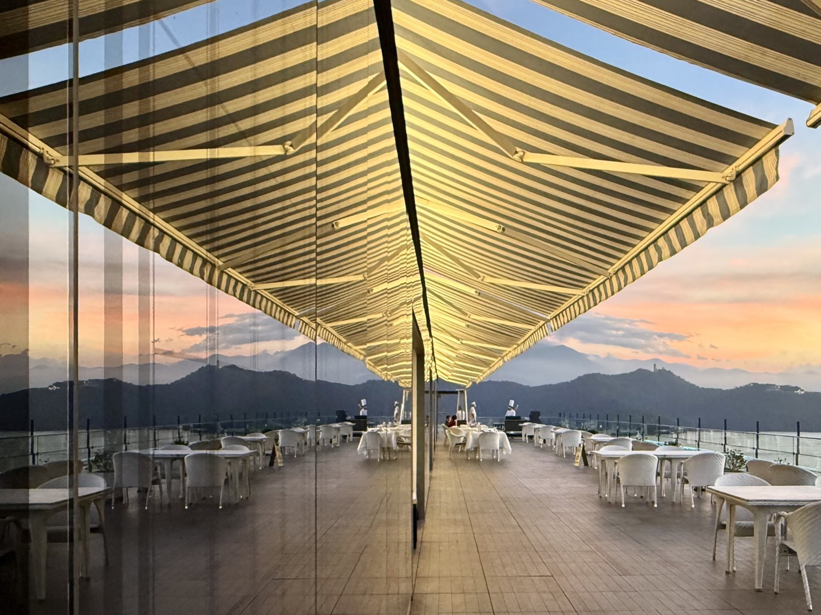 The Lakeside Feast Package